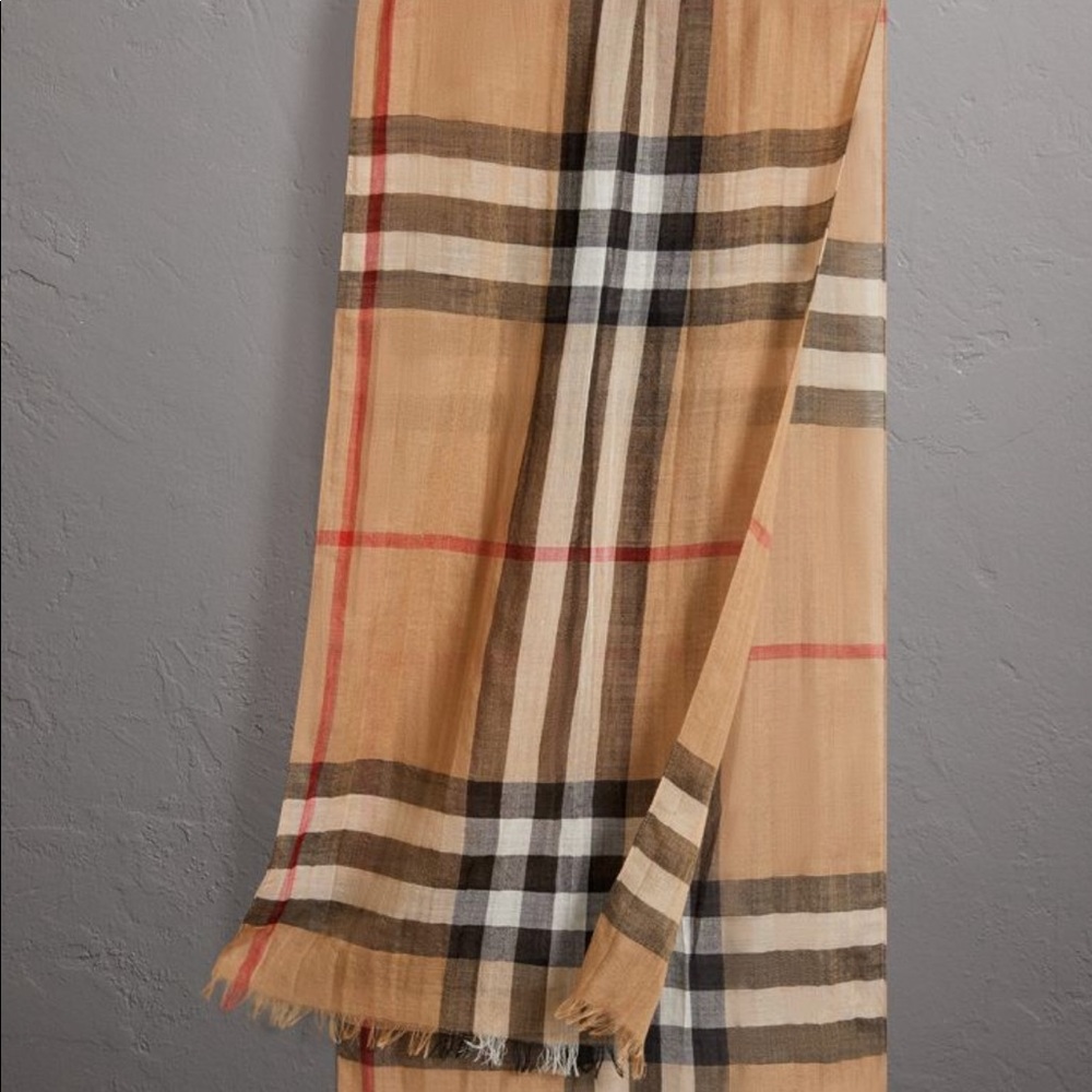 Burberry 220x70 cm lightweight silk and wool wrap